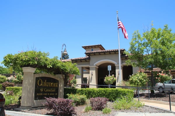 Exterior view of the Oakmont of Carmichael building