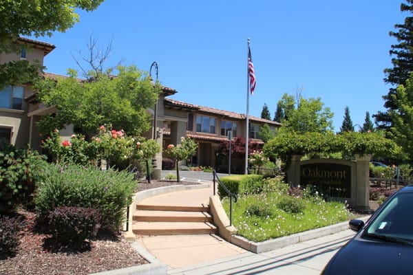 Exterior view of Oakmont of Carmichael facility