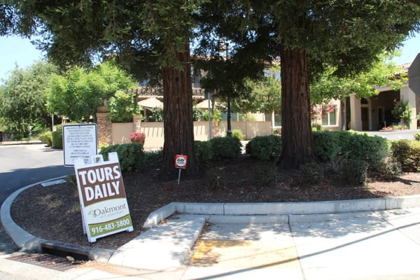 Exterior view of Oakmont of Carmichael with sign.