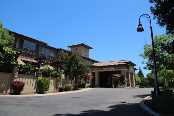 Exterior view of the Oakmont of Carmichael building