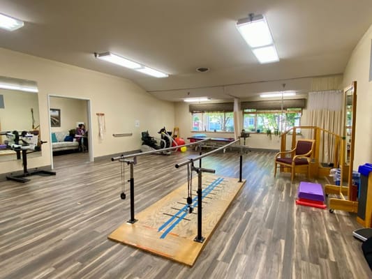 Exercise area with parallel bars and exercise equipment