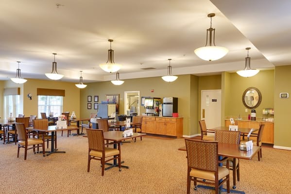 Bright dining area with tables and chairs at Sequoia Springs