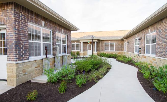 A landscaped courtyard at the Silverado Barton Springs Memory Care Community