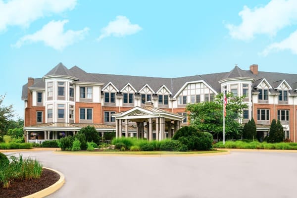 Exterior view of the Sunrise of Des Peres facility