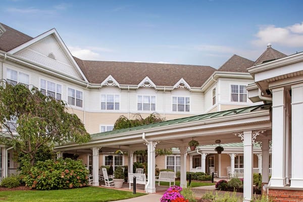 Outdoor seating area in the courtyard surrounded by greenery
