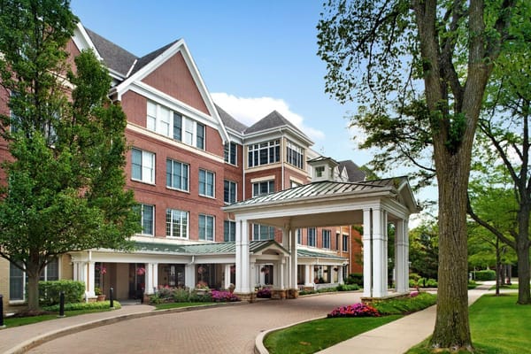 Main entrance of Sunrise of Highland Park senior living facility