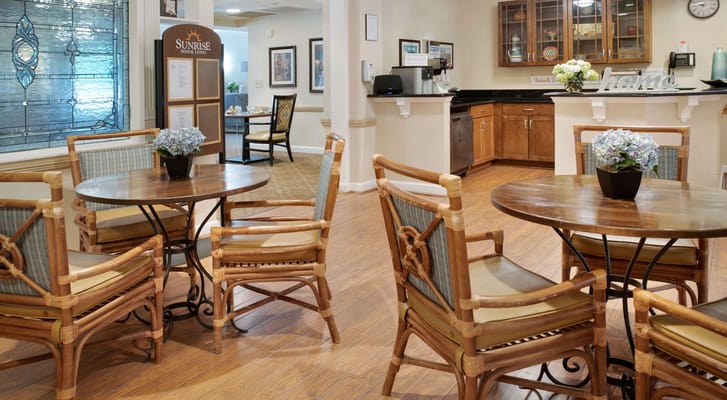 Cozy common area with tables and refreshments