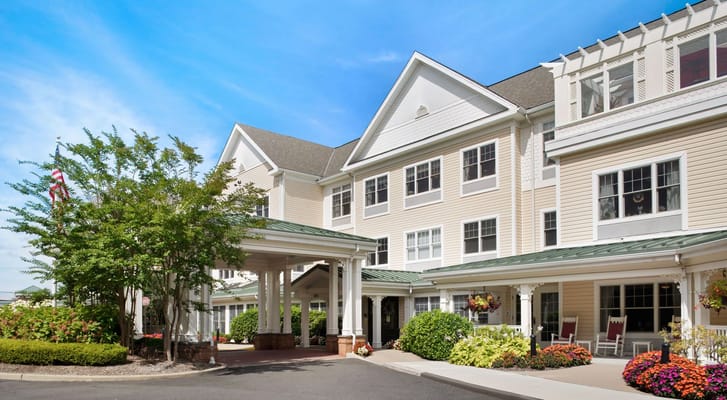 Exterior view of the entrance to Sunrise of West Babylon facility