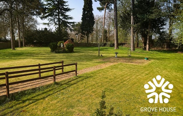Well-kept outdoor garden space at Grove House