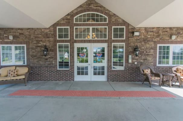 Entrance to the Villas of Holly Brook Effingham with seating area