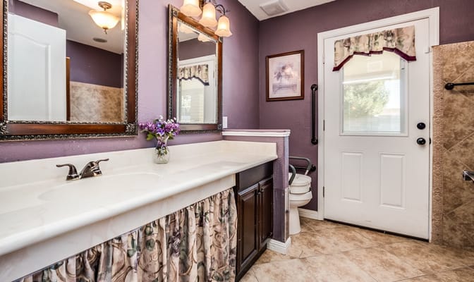 Bright and well-decorated bathroom with fixtures