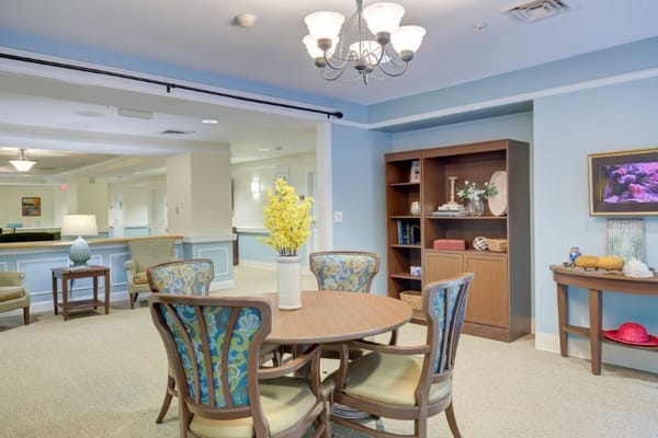 Cozy common area with a table, chairs, and decorative items in The Arbors of Bedford.