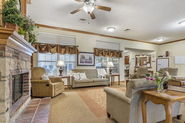 Common area with seating and decorative elements