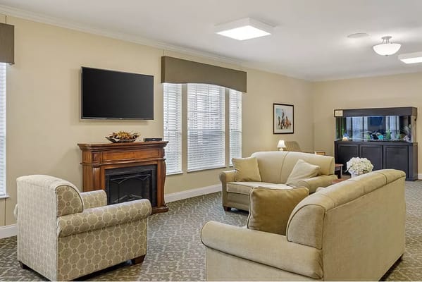 Common area with comfortable seating and an aquarium.