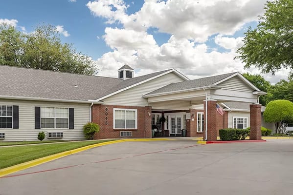 Exterior view of Brookdale Collin Oaks facility