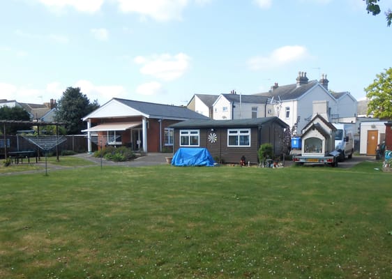 Outdoor view of the garden area at Burgess House