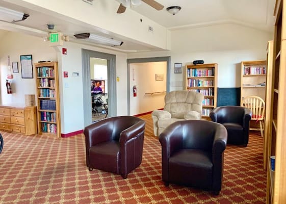 Cozy common area with seating and bookshelves