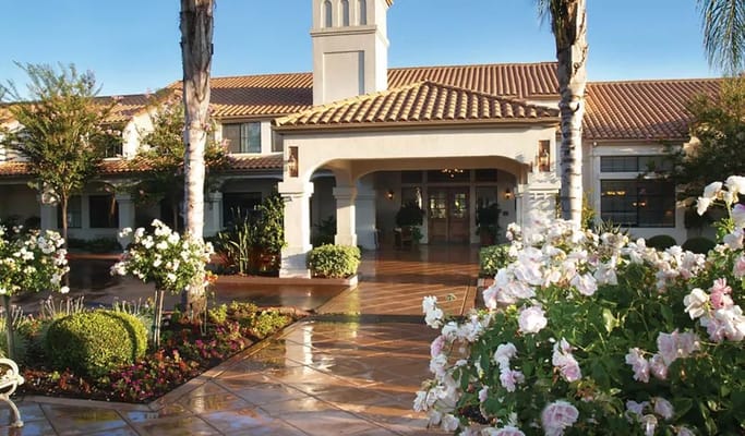 Beautiful exterior entrance of Oakmont of Escondido Hills