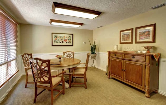 Cozy dining room with a round table and wooden chairs