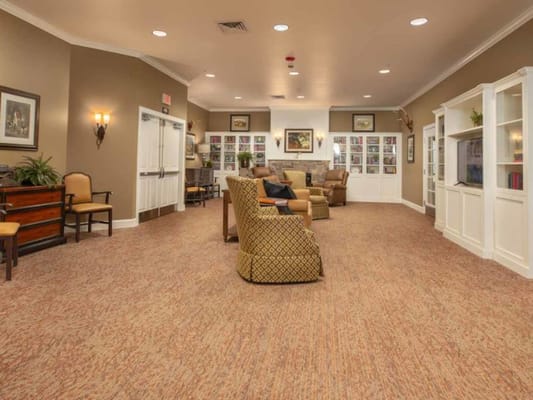 Cozy lounge area with seating and bookshelves