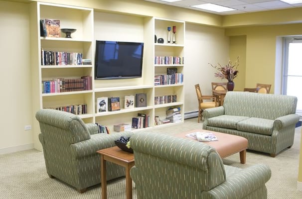 Lounge area with bookshelves, TV, and seating