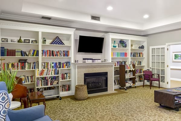 Cozy common area with bookshelves and chairs