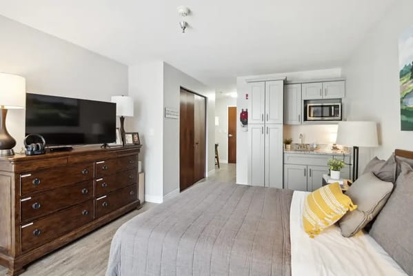 Stylish bedroom with a kitchenette at Morningside of Concord