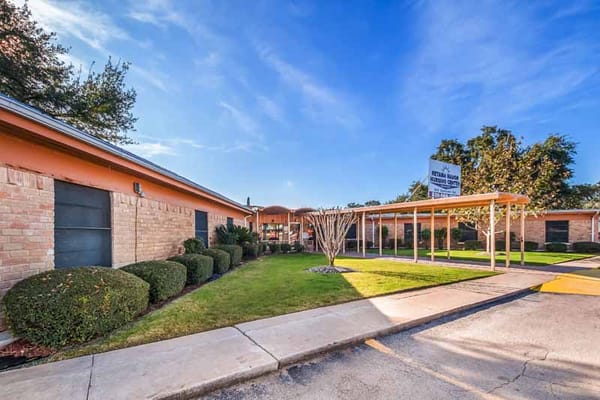Exterior view of Pleasanton South Nursing and Rehab facility