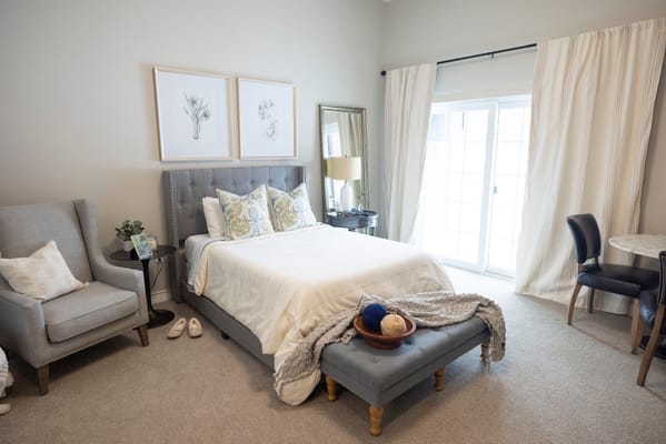 A beautifully furnished private resident room