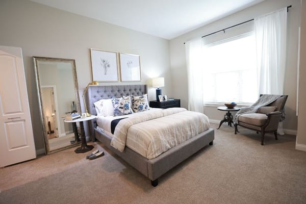 A cozy and well-decorated private resident room