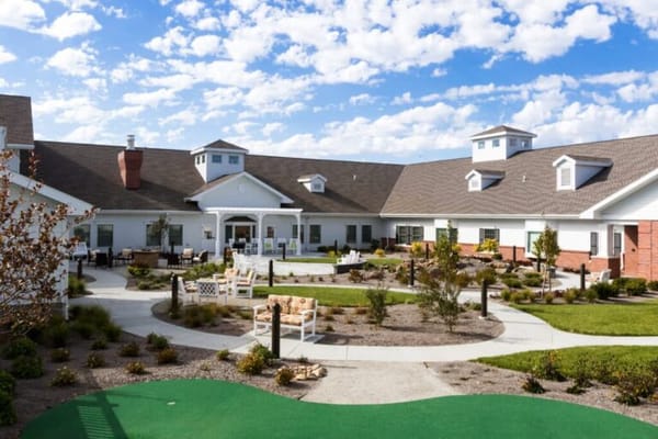 Country House at Lincoln (70th & O)