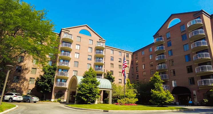 Exterior view of Glass Peaks Senior Living facility