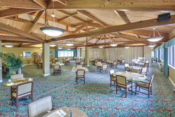 Dining room with tables and wooden beams