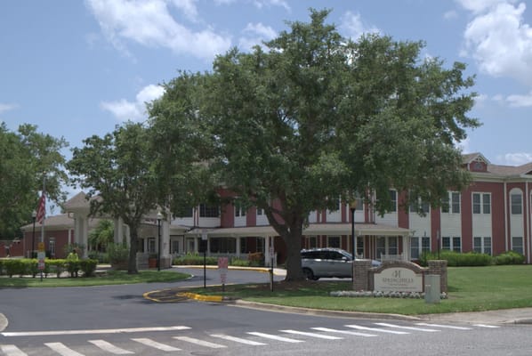 Main entrance of Spring Hills Hunters Creek with lush greenery