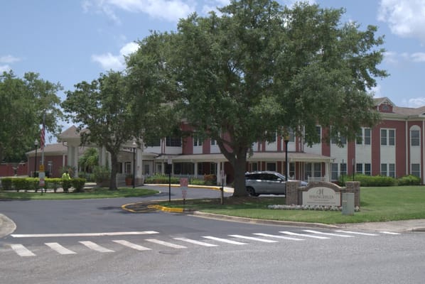Entrance view of Spring Hills Hunters Creek senior living facility