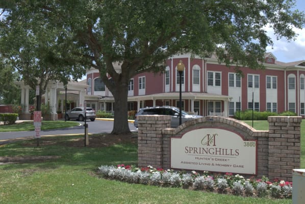Entrance to Spring Hills Hunters Creek senior living facility