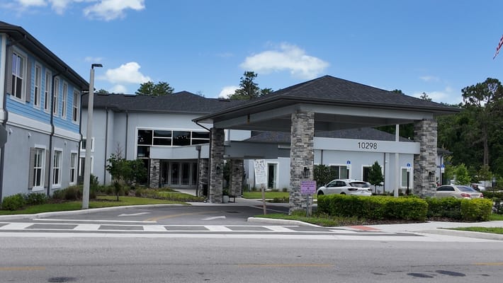 Exterior view of HearthStone at Nona Lakes entrance