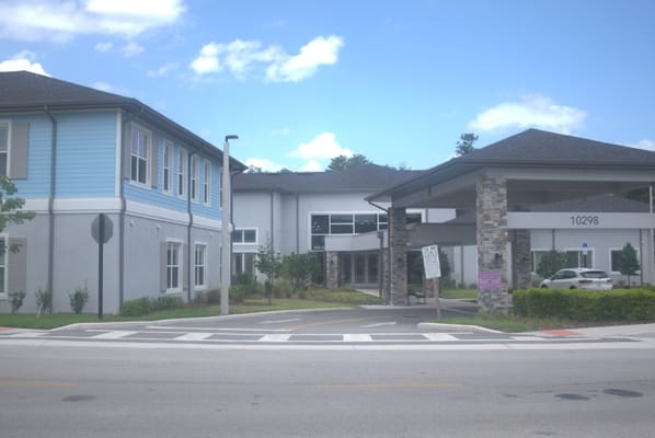 Exterior view of HearthStone at Nona Lakes entrance