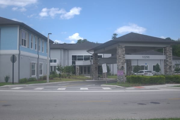 Exterior view of HearthStone at Nona Lakes entrance