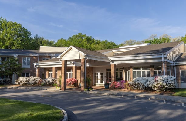 Exterior view of Mira Vie at Montville with landscaped entrance