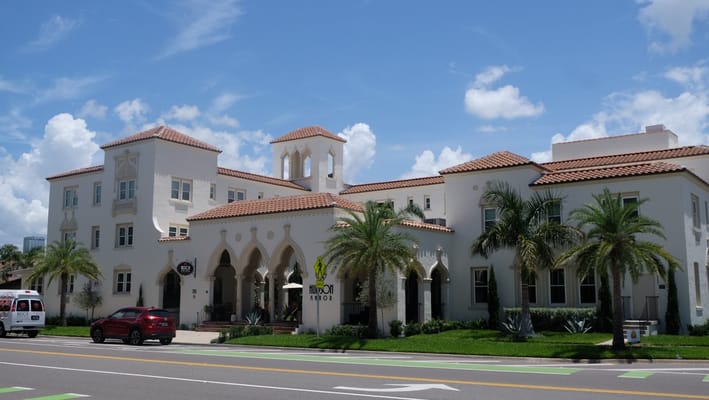 Exterior view of Hudson Manor Assisted Living facility