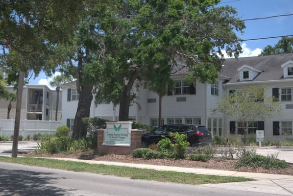 Exterior view of Angels Senior Living at South Tampa