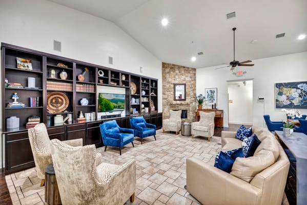 Common area featuring comfortable seating and decorations