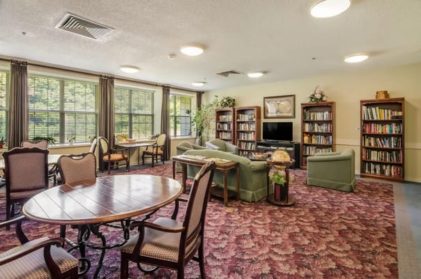 Cozy common area with bookshelves and seating
