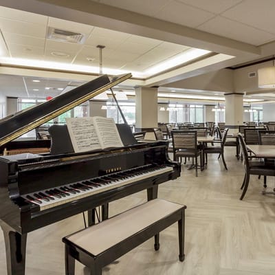 Dining room with a grand piano