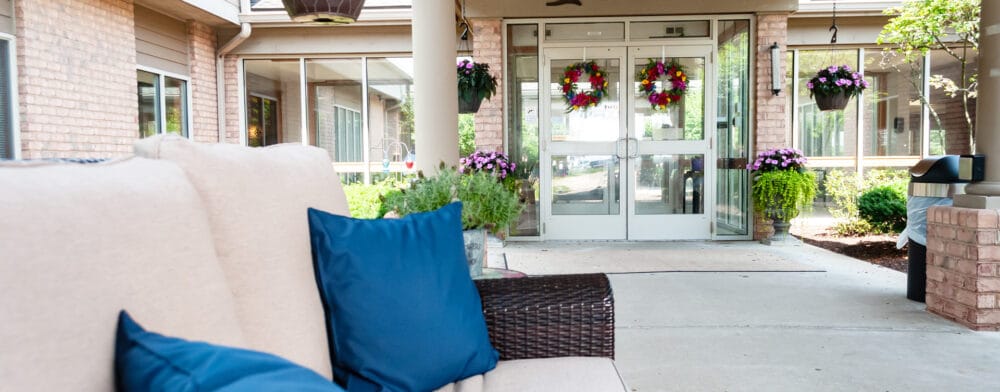 Seating area leading to the entrance of Bickford of Middletown