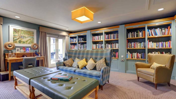 Cozy common area with bookshelves and seating