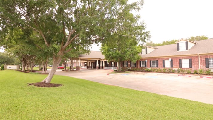 Main entrance of Windermere Estates surrounded by greenery
