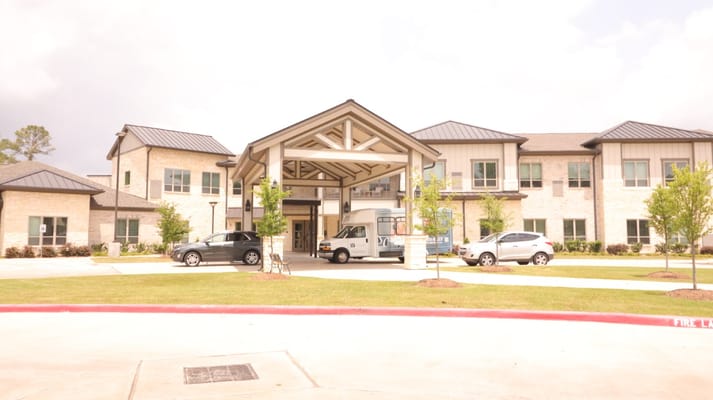 Exterior view of the entrance to StoneCreek of Copperfield Senior Living