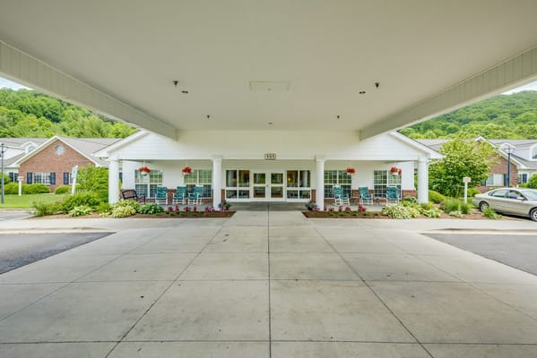 View of the entrance with rocking chairs and greenery